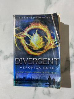 Divergent by Veronica Roth