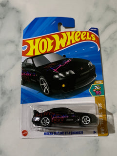 Hot Wheels HW: '70S VS '90S Nissan Skyline GT-R (BCNR33)