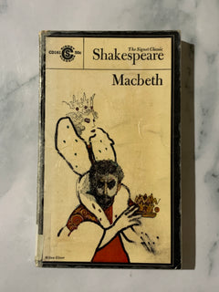 Macbeth by William Shakespeare - Edited by Sylvan Barnet (Ex-Library Book)