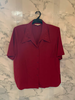 Women's Taki Connection Maria T-Shirt (Maroon)