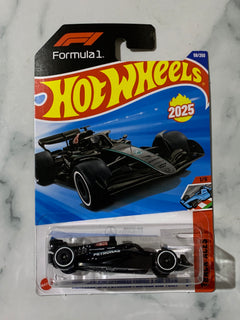 Hot Wheels Track Aces Mercedes-AMG Petronas Formula One Team