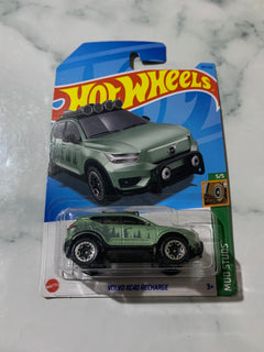 Hot Wheels Mud Studs Volvo XC40 Recharge